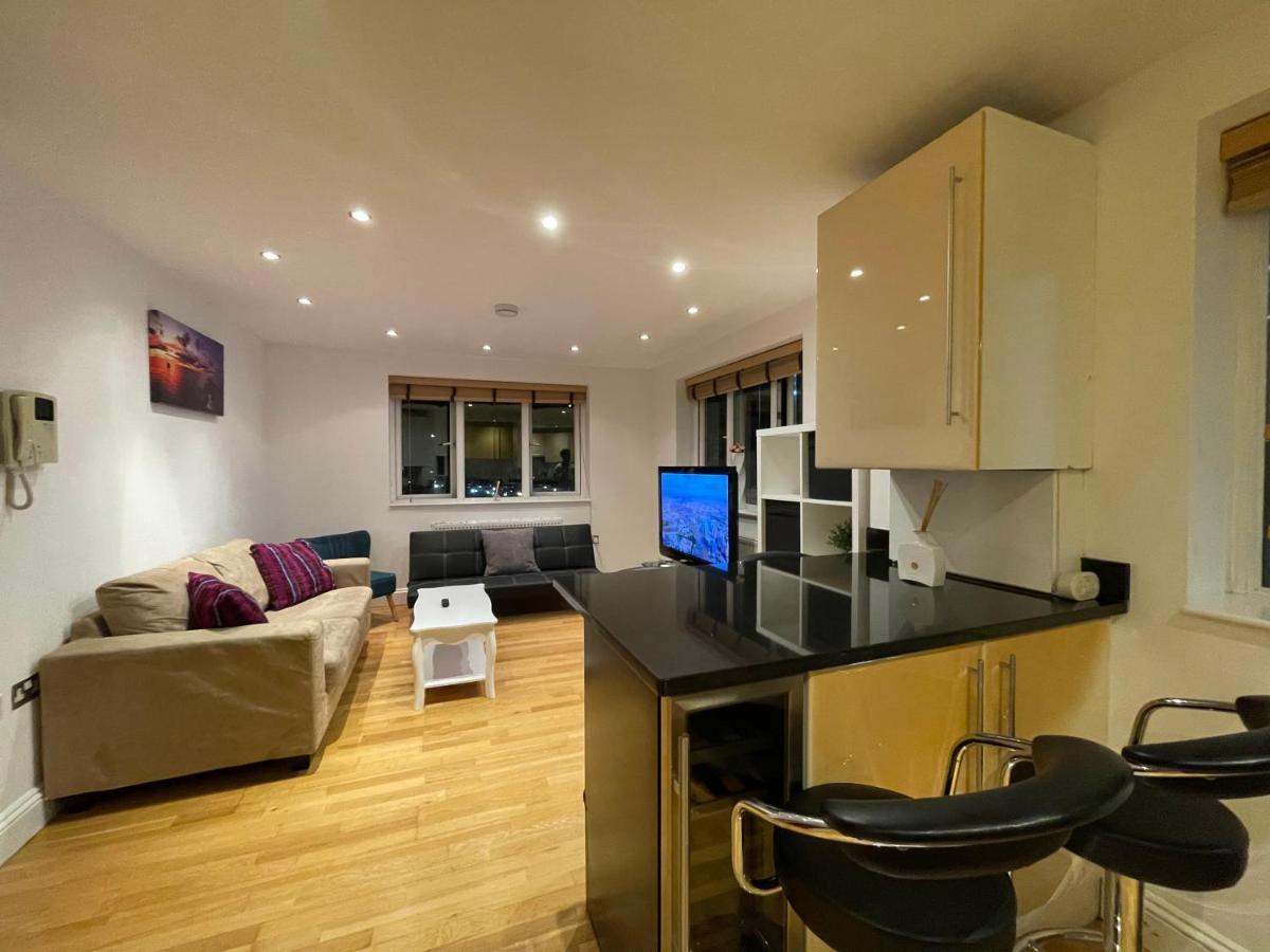 Beautiful & Luxurious Apartment In Richmond リッチモンド エクステリア 写真